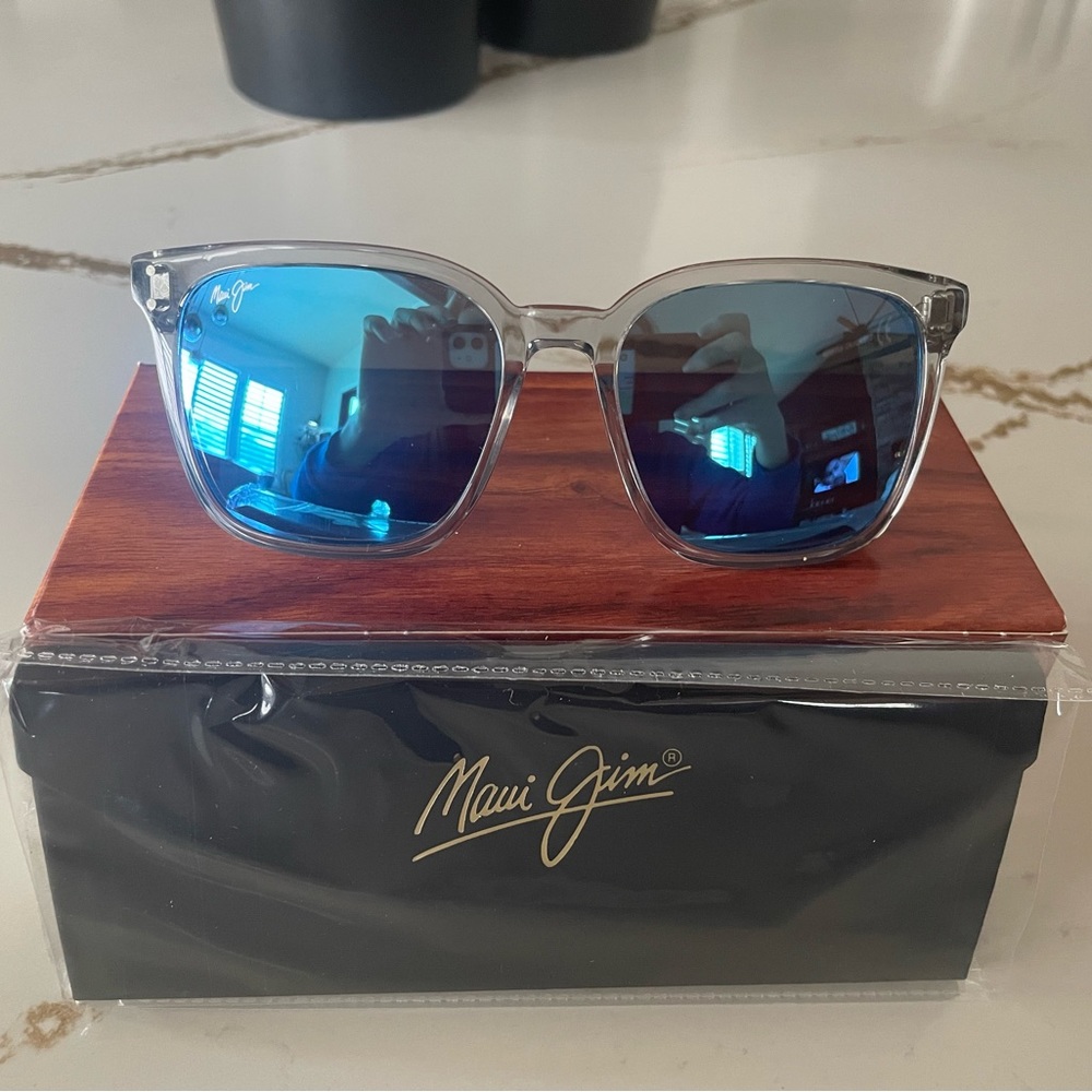 Maui Jim Westside B803-11 Light Gray Crystal Blue Hawaii Polarized Sunglasses
